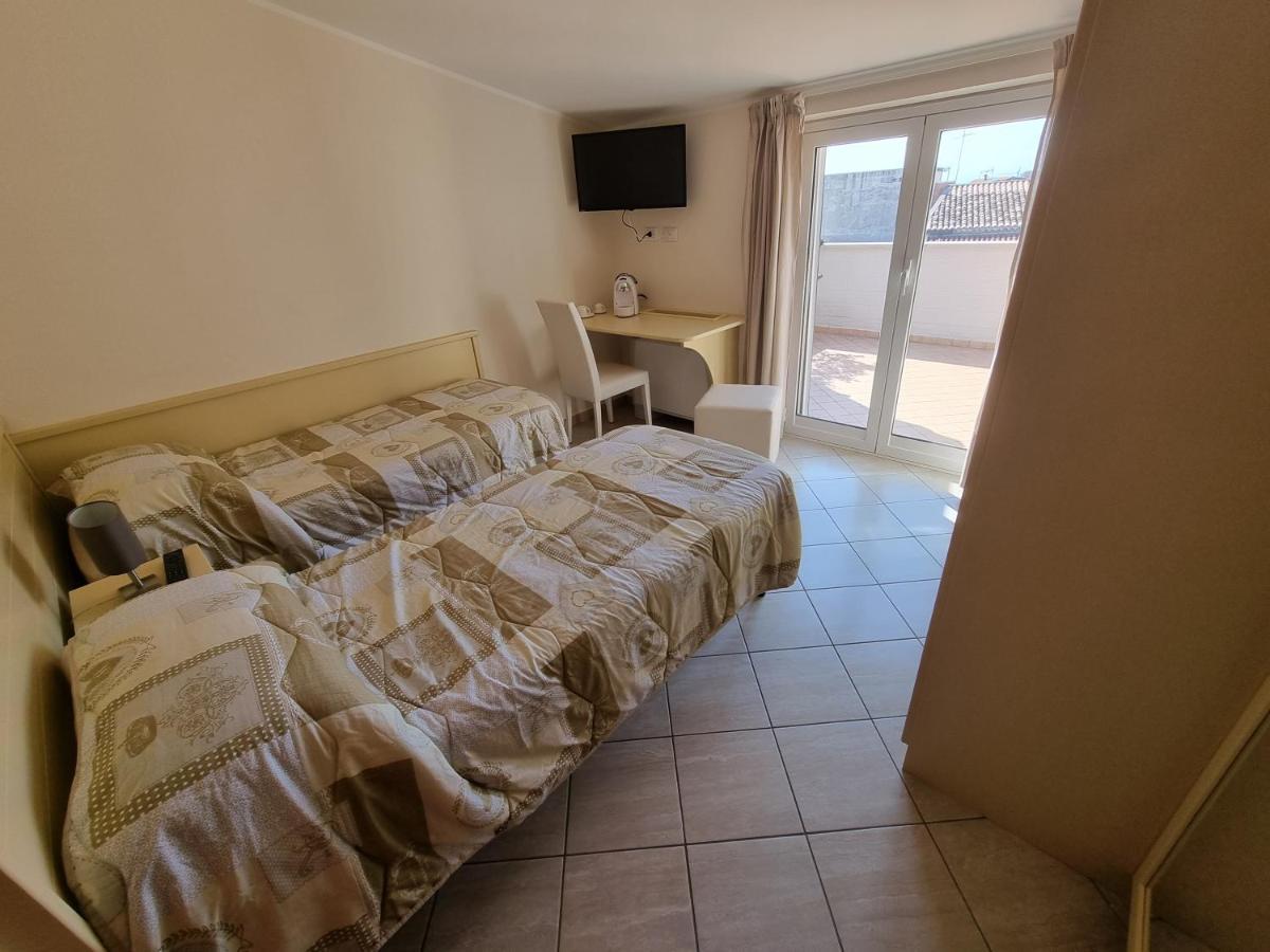 B&B E Casa Vacanza Al Castello Roccella Ionica Εξωτερικό φωτογραφία