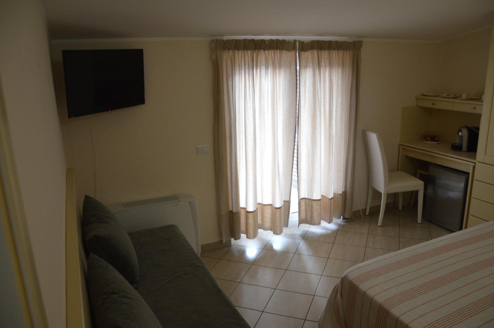 B&B E Casa Vacanza Al Castello Roccella Ionica Εξωτερικό φωτογραφία