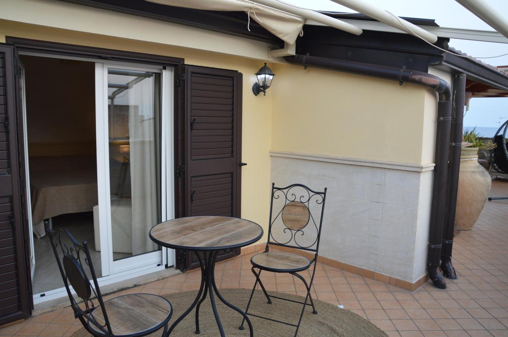 B&B E Casa Vacanza Al Castello Roccella Ionica Εξωτερικό φωτογραφία