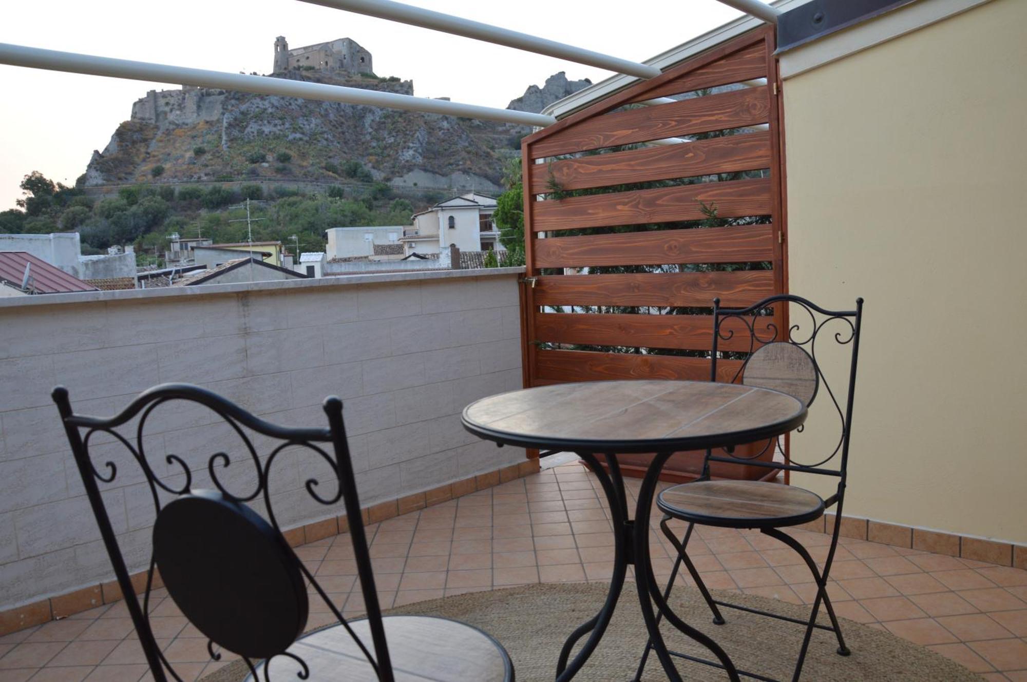 B&B E Casa Vacanza Al Castello Roccella Ionica Εξωτερικό φωτογραφία